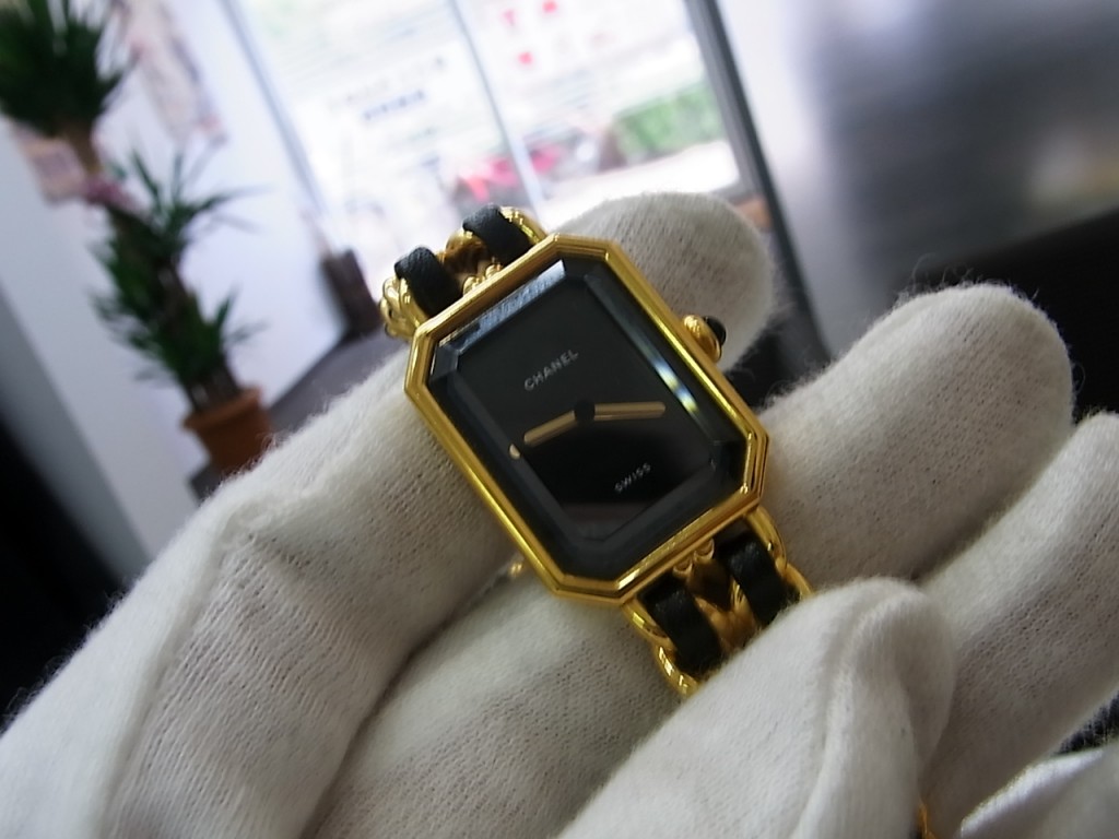 約24年前のシャネルの腕時計も高価買取！電池止まりでもOK！