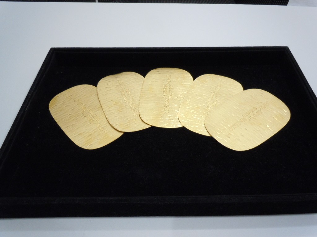 gold-oval-hikone