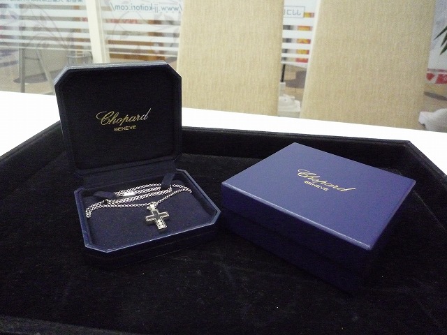 大人気のショパール ハッピークロスダイヤネックレスを高く買取る野田阪神の買取専門店