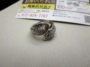 八尾市で 宝石付き 金 プラチナ の指輪・アクセサリー売るなら 買取のサカイへ！