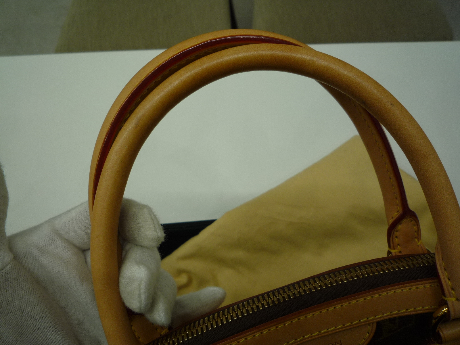 大阪市内でヴィトンのバッグが高く売れる買取店をお探しの方へ。