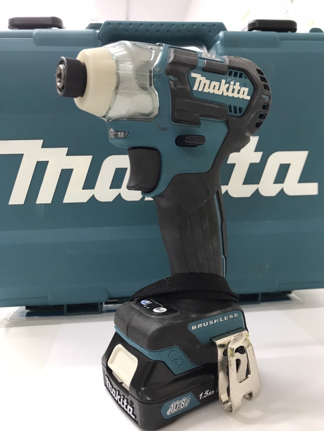 マキタ インパクトドライバTD111DSHX