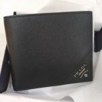 プラダ 財布