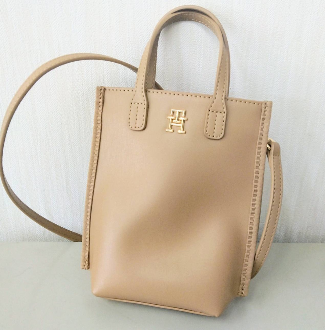TOMMY HILFIGER ショルダーバッグ レザー ベージュ