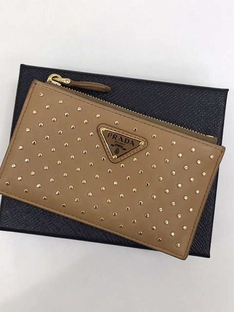 PRADA カードケース スタッズ