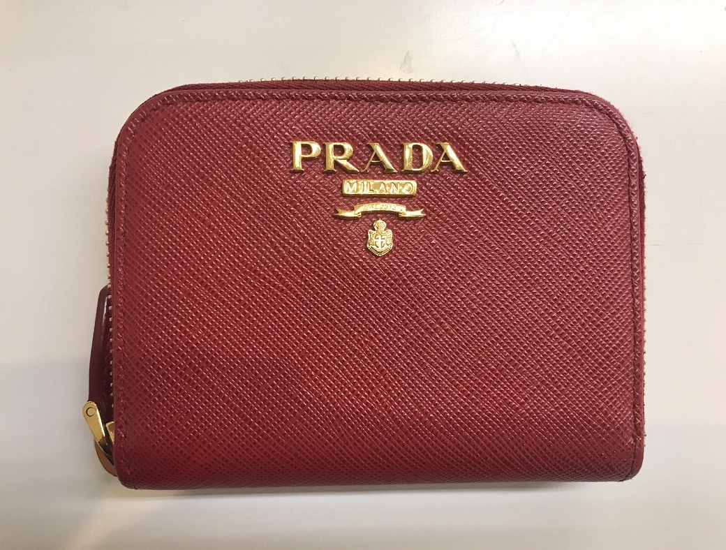 プラダ 財布