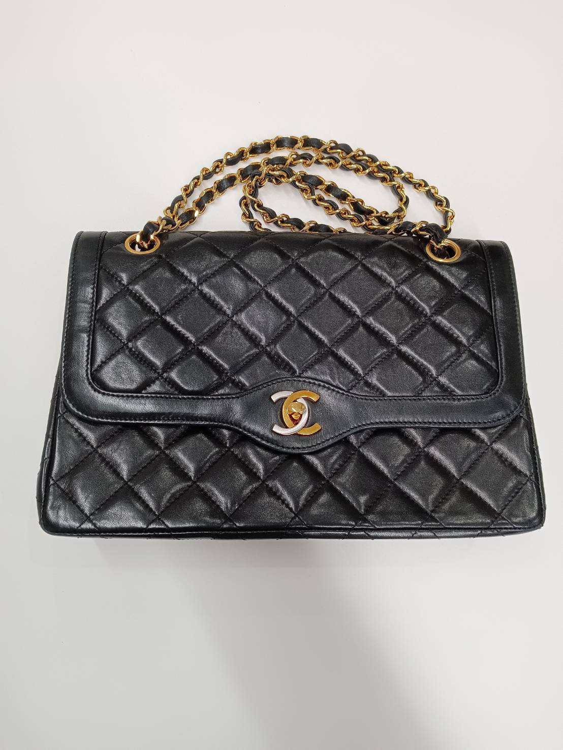 シャネル マトラッセ26 パリ限定 ラムスキン チェーンショルダーバッグ