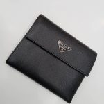 プラダ 財布