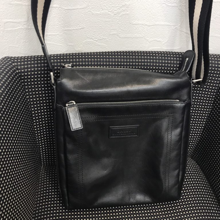 バリー レザー ショルダーバッグ