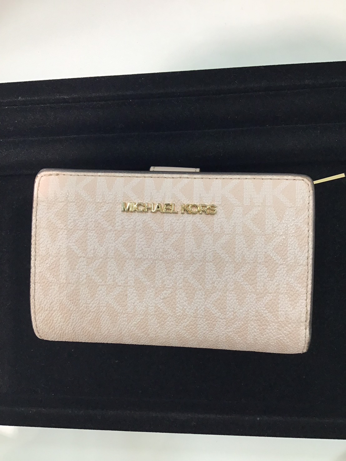 買取実績】MICHAEL KORS/コンパクト財布【登美ヶ丘店】 – ブランド買取