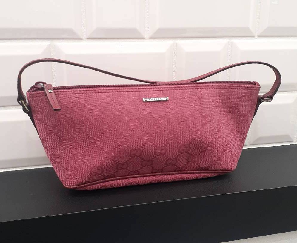 断捨離★【GUCCI】アクセサリーポーチ 買取実績】グッチ アクセサリーポーチ ミニバッグ GGキャンバス レッド